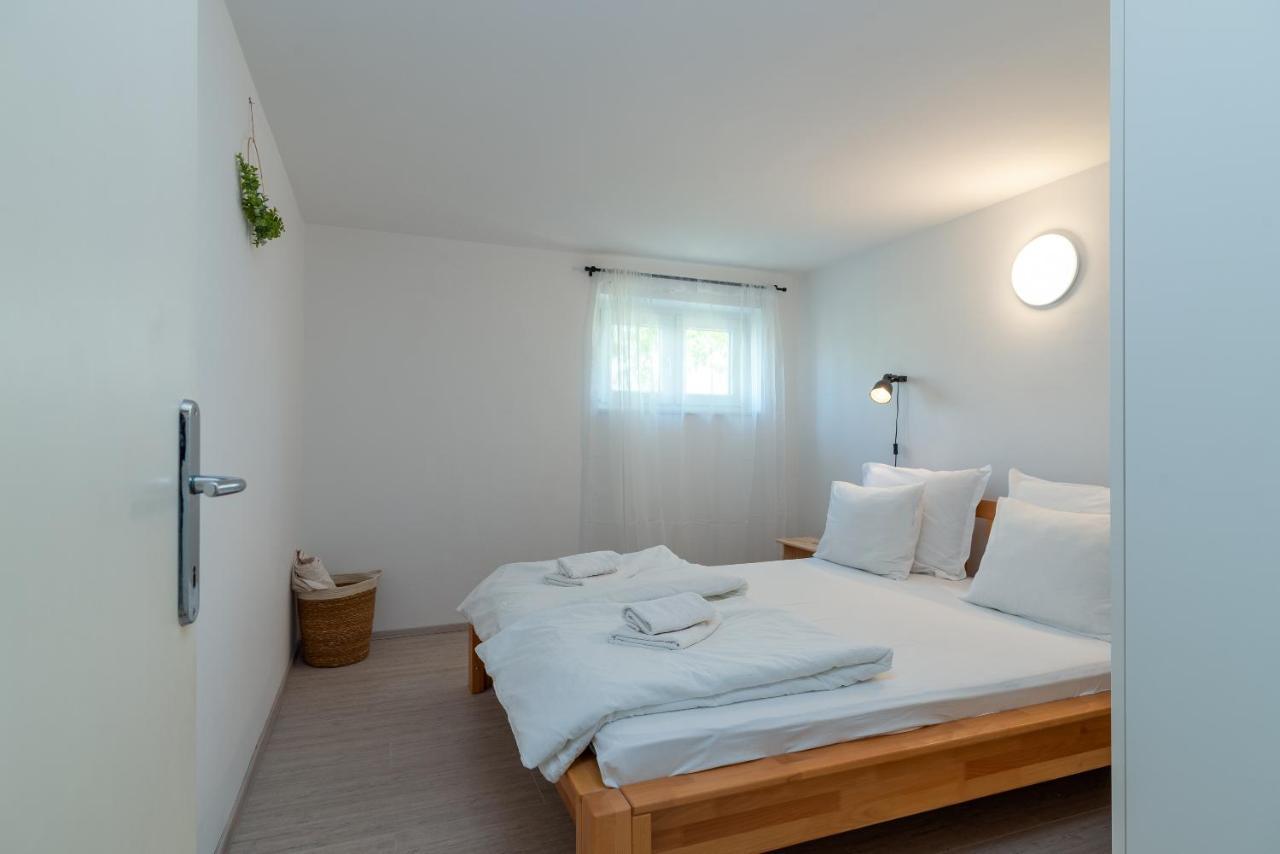 Apartment Hrabar Longo تروغير المظهر الخارجي الصورة